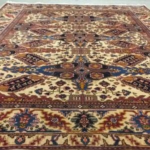 Antique Persian rug. 4'7"X 6'7"